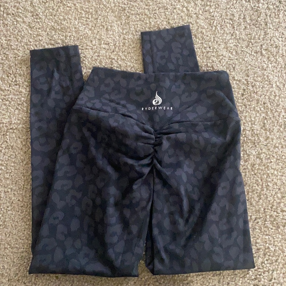 Black ryderwear Size S leopard leggings scrunch butt